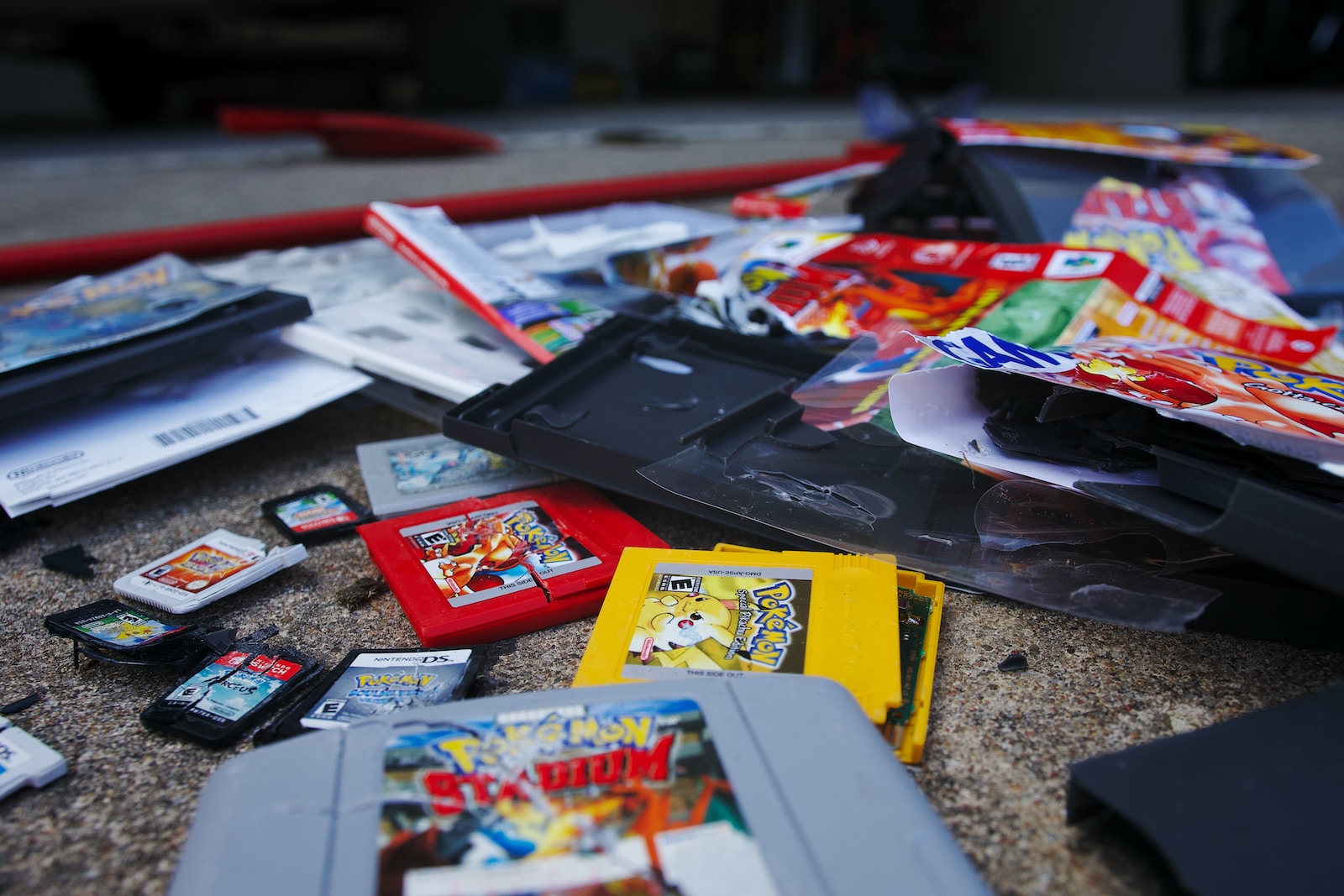 a bunch of nintendo games laying on the ground